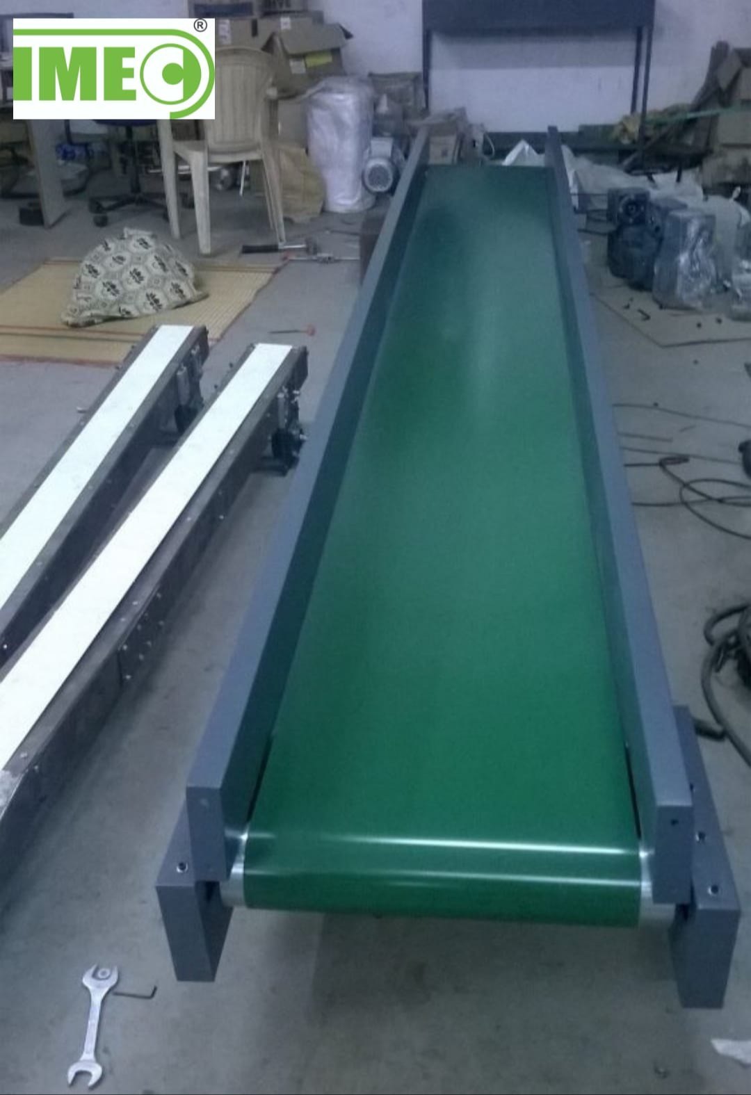 Flat Belt Conveyor - Load Capacity: 50 Kilograms (Kg)