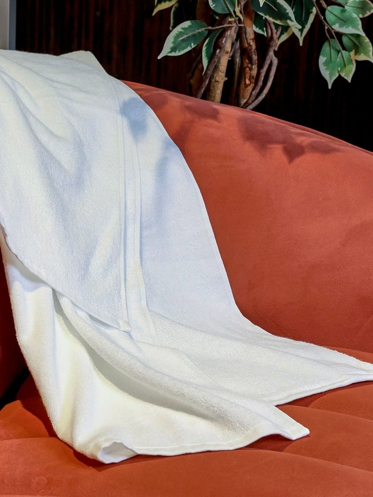 Hotel Towels - Cotton Bath Towel, 30x60 Inches, White Color, 600-650 Gsm | Designed For Hotel Guest Use, Ideal For High-end Spas