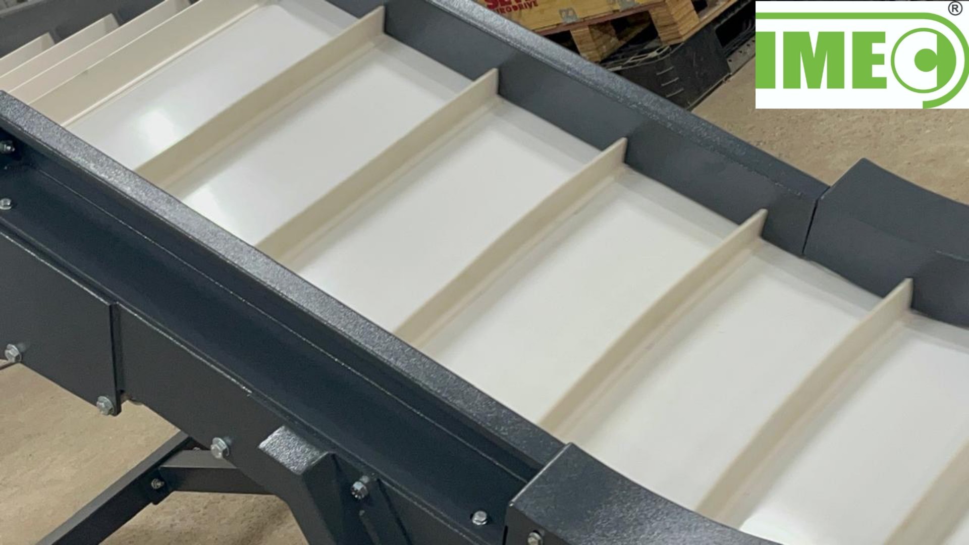 Z Type Cleat Belt Conveyor - Mild Steel, High Strength Frame For Heavy Loads | Modular Design, Big Load Capacity, Multiple Idler Rollers, Easy Maintenance