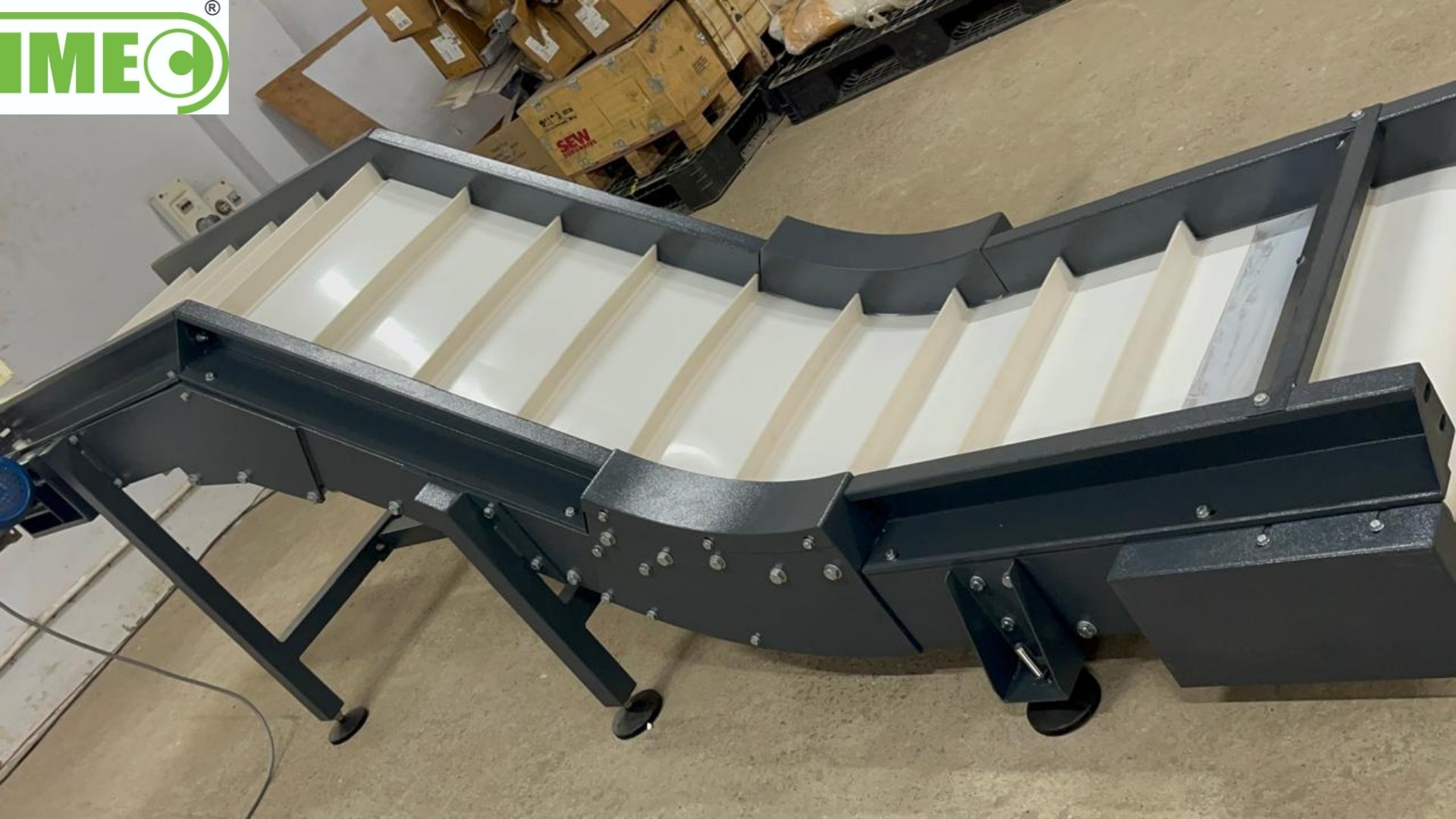 Z Type Cleat Belt Conveyor - Mild Steel, High Strength Frame For Heavy Loads | Modular Design, Big Load Capacity, Multiple Idler Rollers, Easy Maintenance