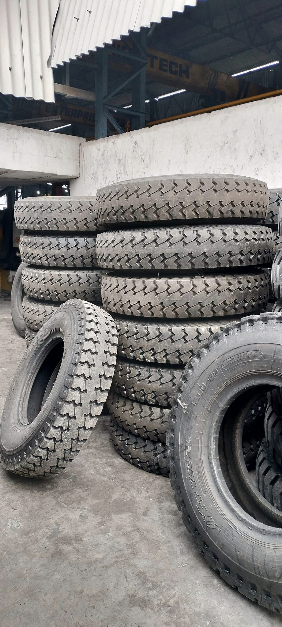 8.25-20 TRUCK TYRE