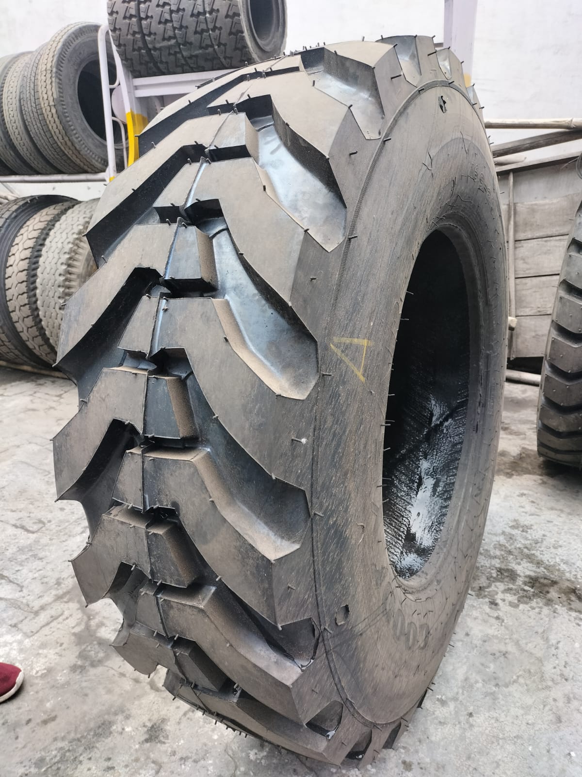 TRACTOR REAR  14-9-24 TYRE