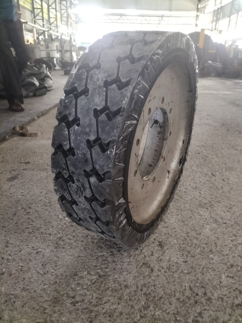 FORKLIFT 700-12 TYRE