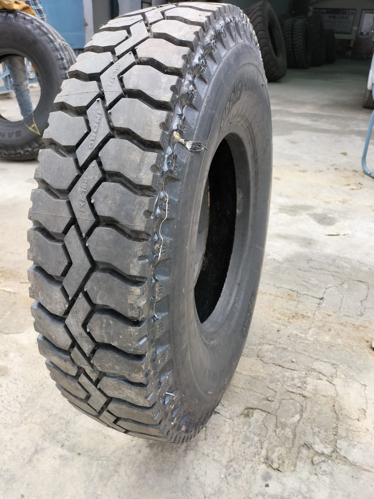 1000-20 TRUCK TYRE