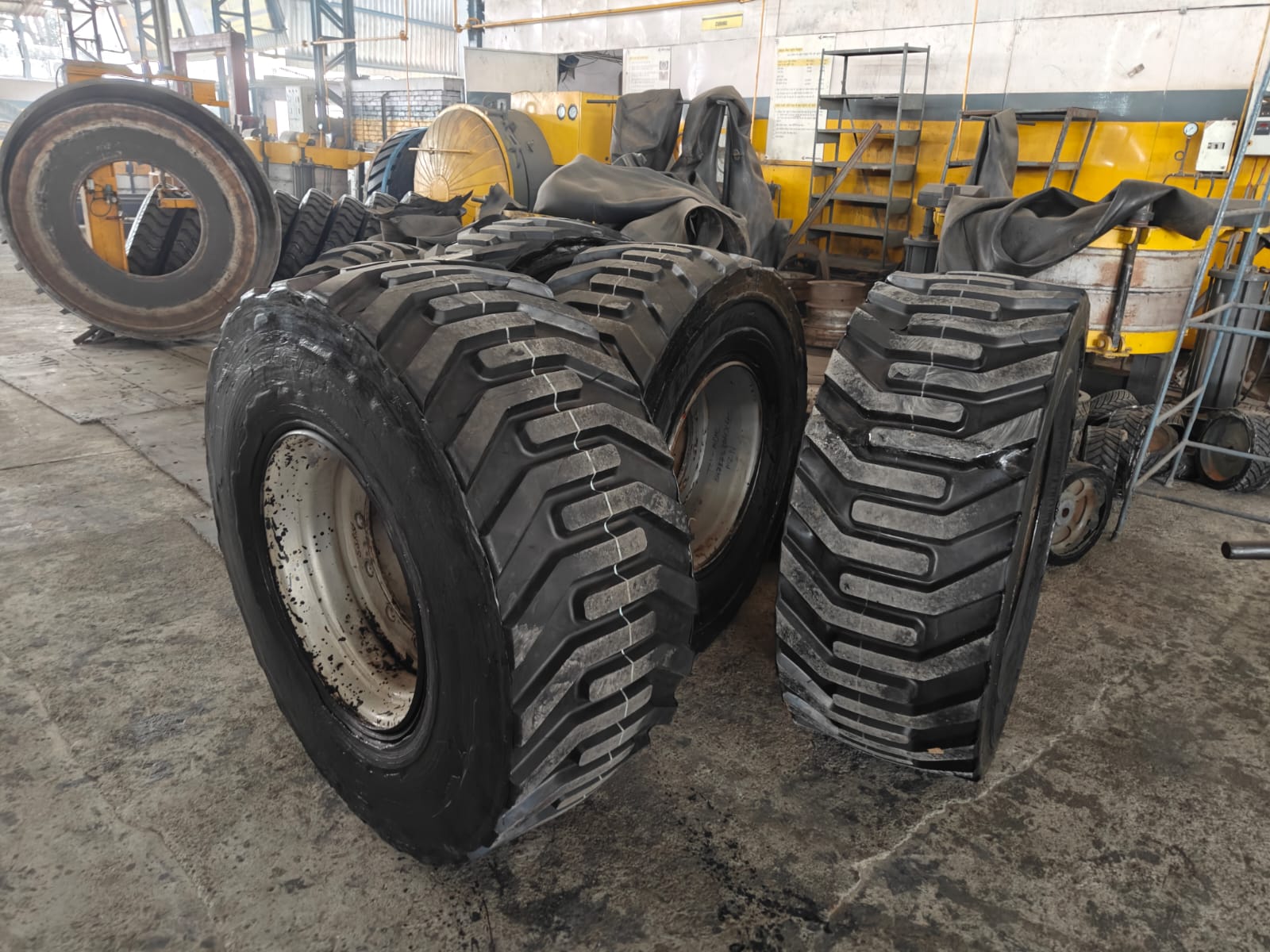 355/55d 625 Nhs  Boom Lift Tyre