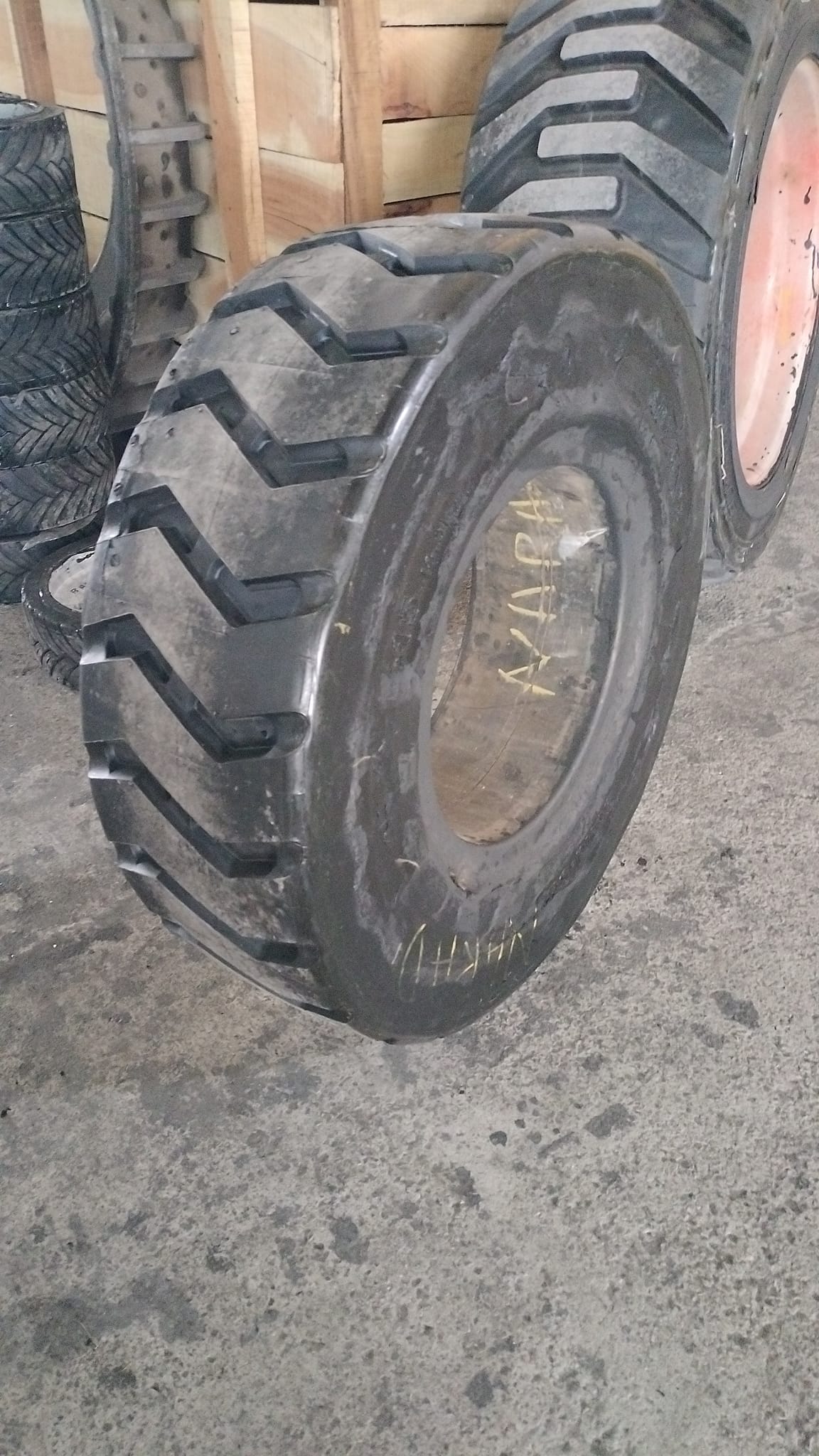 FORKLIFT TYRE 18X7X8