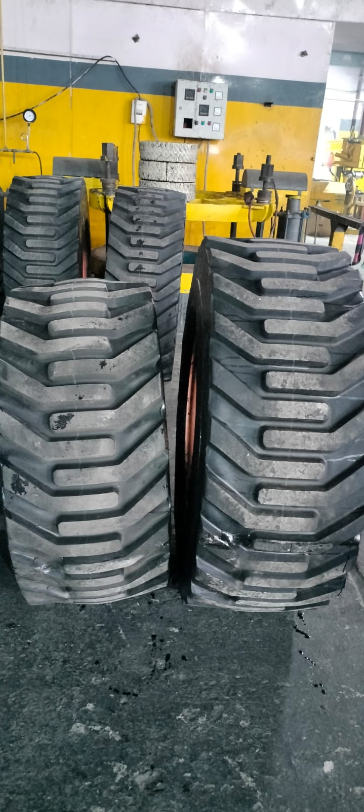 40-14-20 BOOM LIFT TYRE