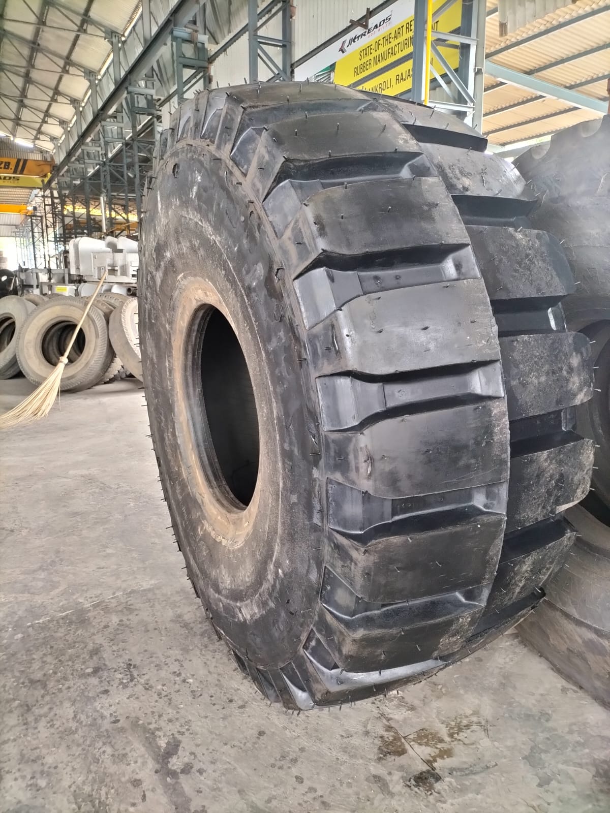 HEAVY DUTY TRUCK/LOADER 26-5-25 TYRE