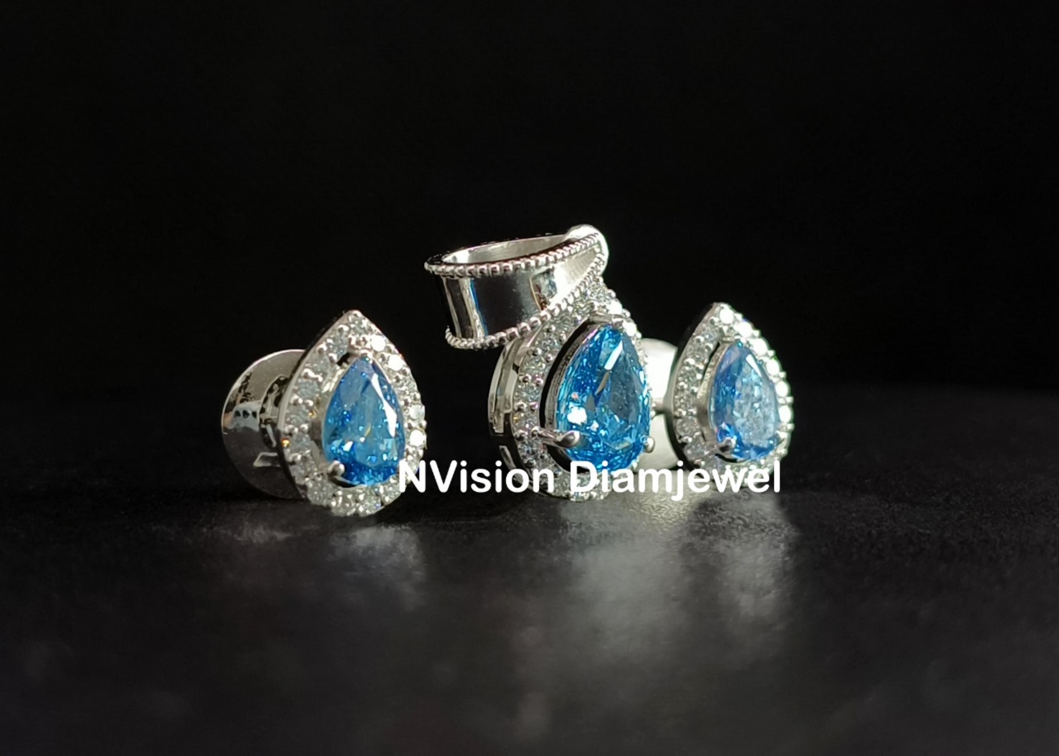 लेब ग्रोन प्रिस्टीन पियर ड्यूड्रॉप पेंडेंट सेट