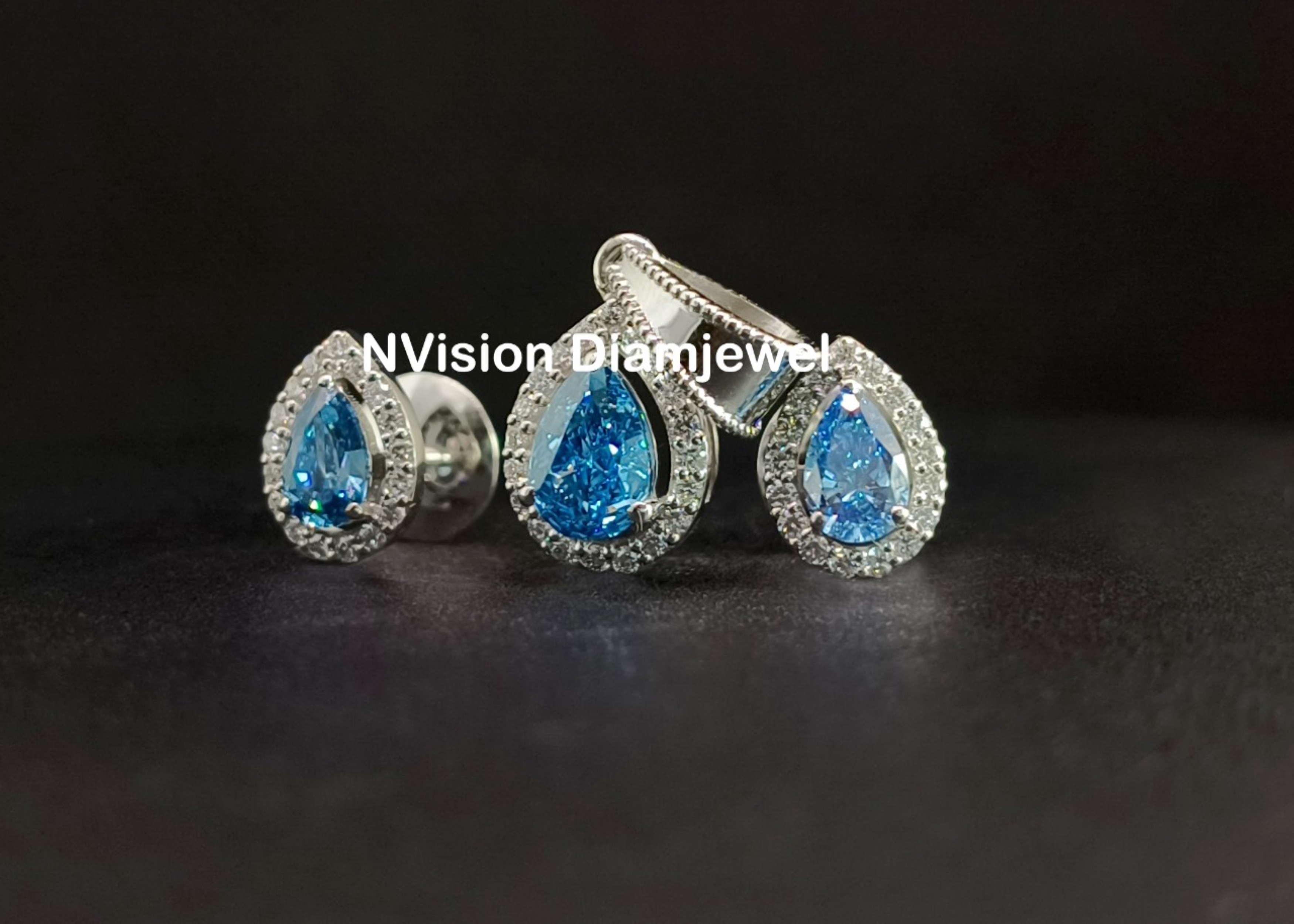 Lab Grown Pristine Pear Dewdrop Pendant Set - Diamond Clarity: Vs1