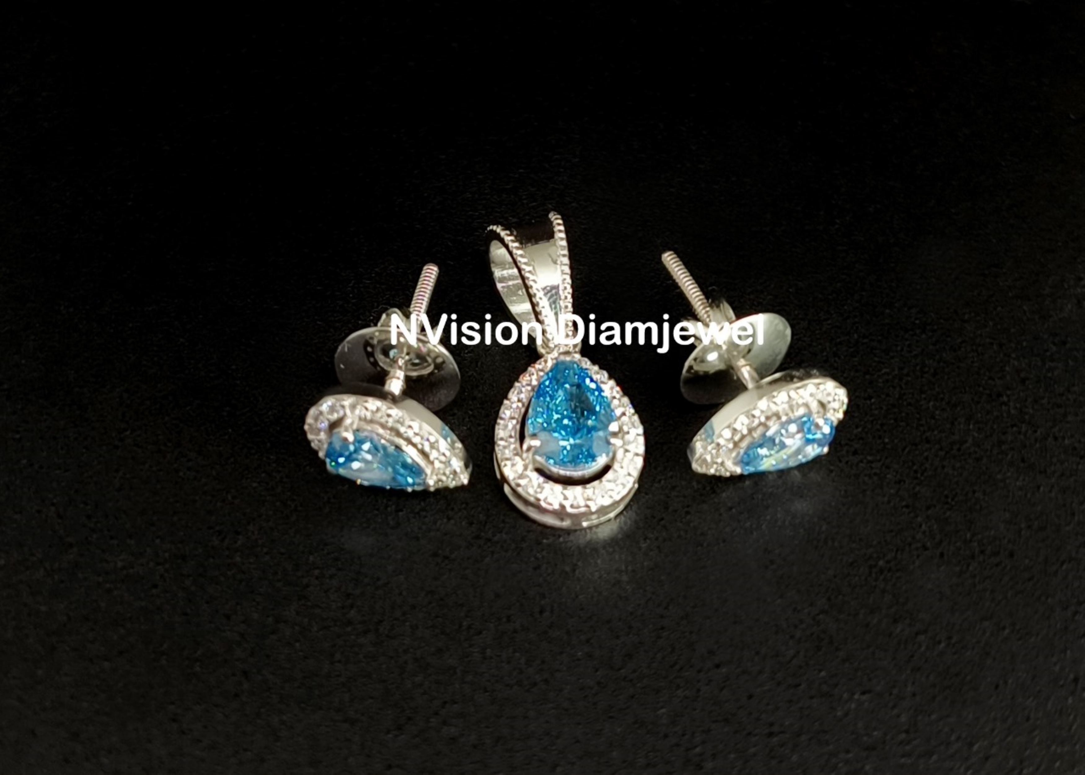 Lab Grown Pristine Pear Dewdrop Pendant Set - Diamond Clarity: Vs1