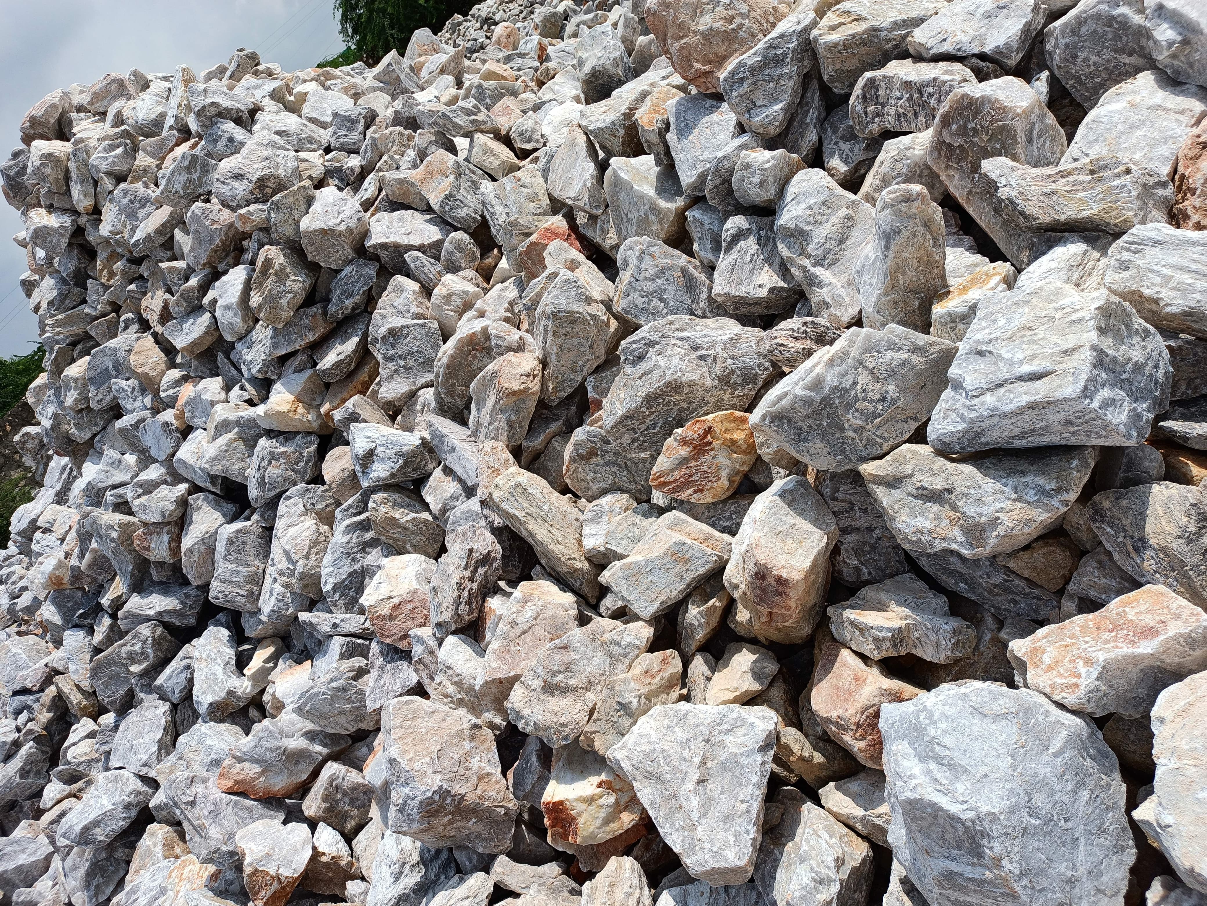 Semi Quartz Lumps
