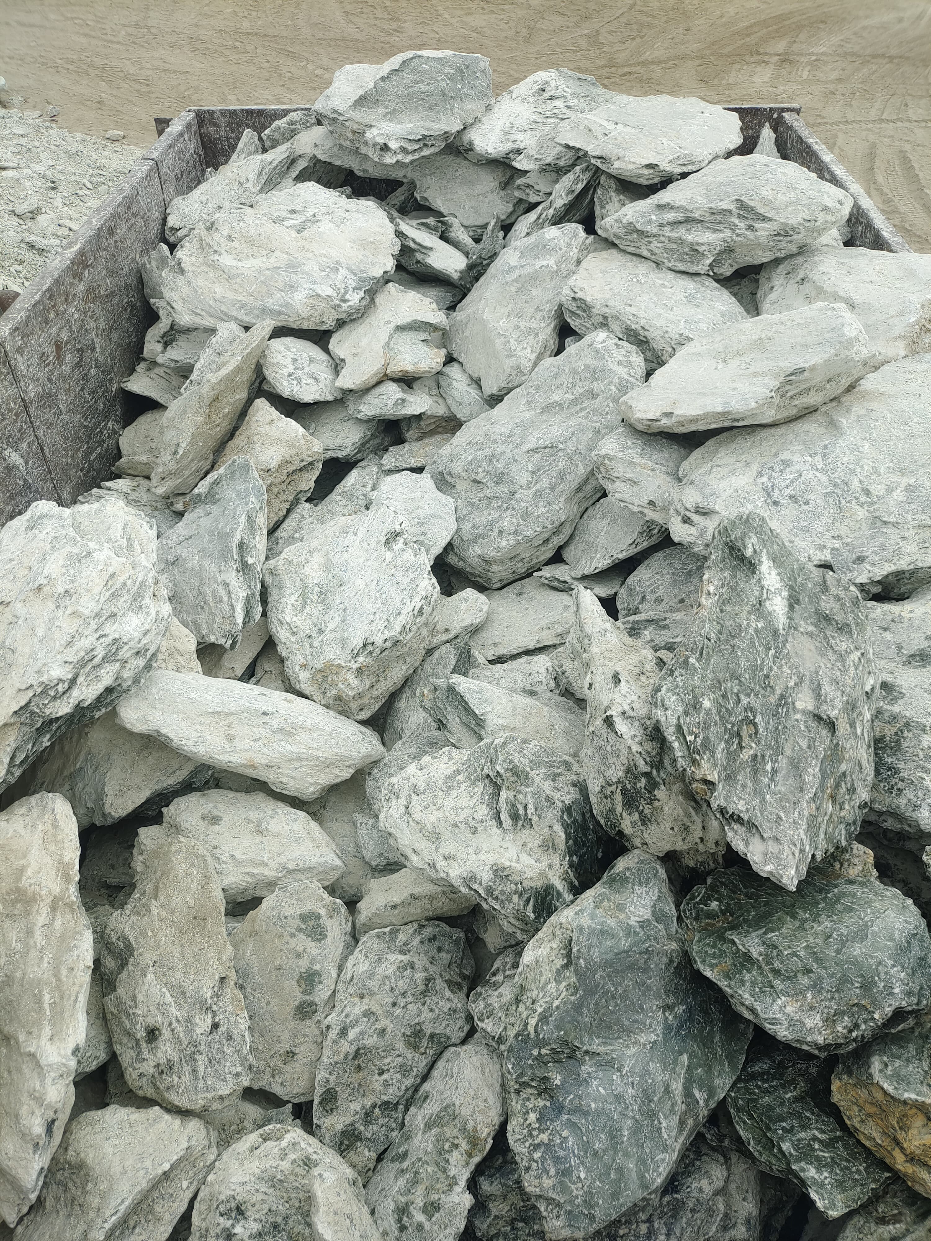 Green Soap Stone - Application: Ceramics
