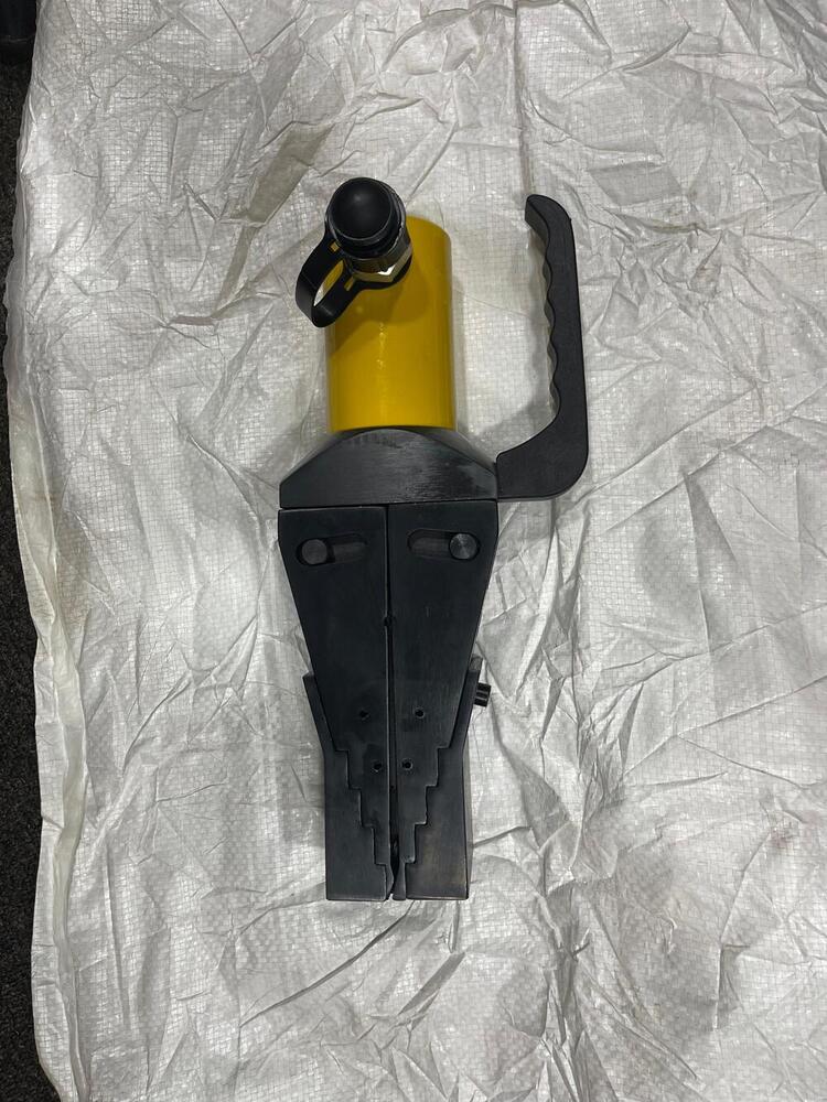 Hydraulic Flange Spreader - Steel, Standard Size 14 Ton | Heavy Duty, Pneumatic Power Source, Efficient Flange Separation