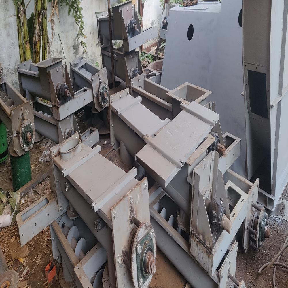 Industrial Screw Feeder - Color: Black