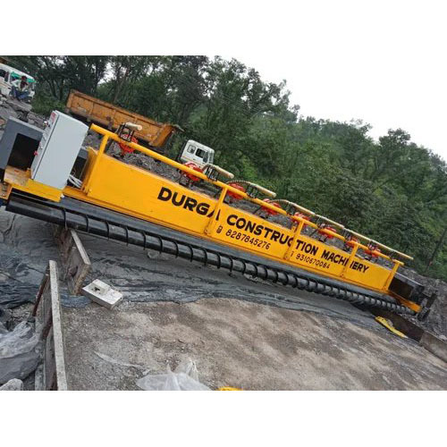 Precisely Engineered Mild Steel Concrete Road Paver Machine