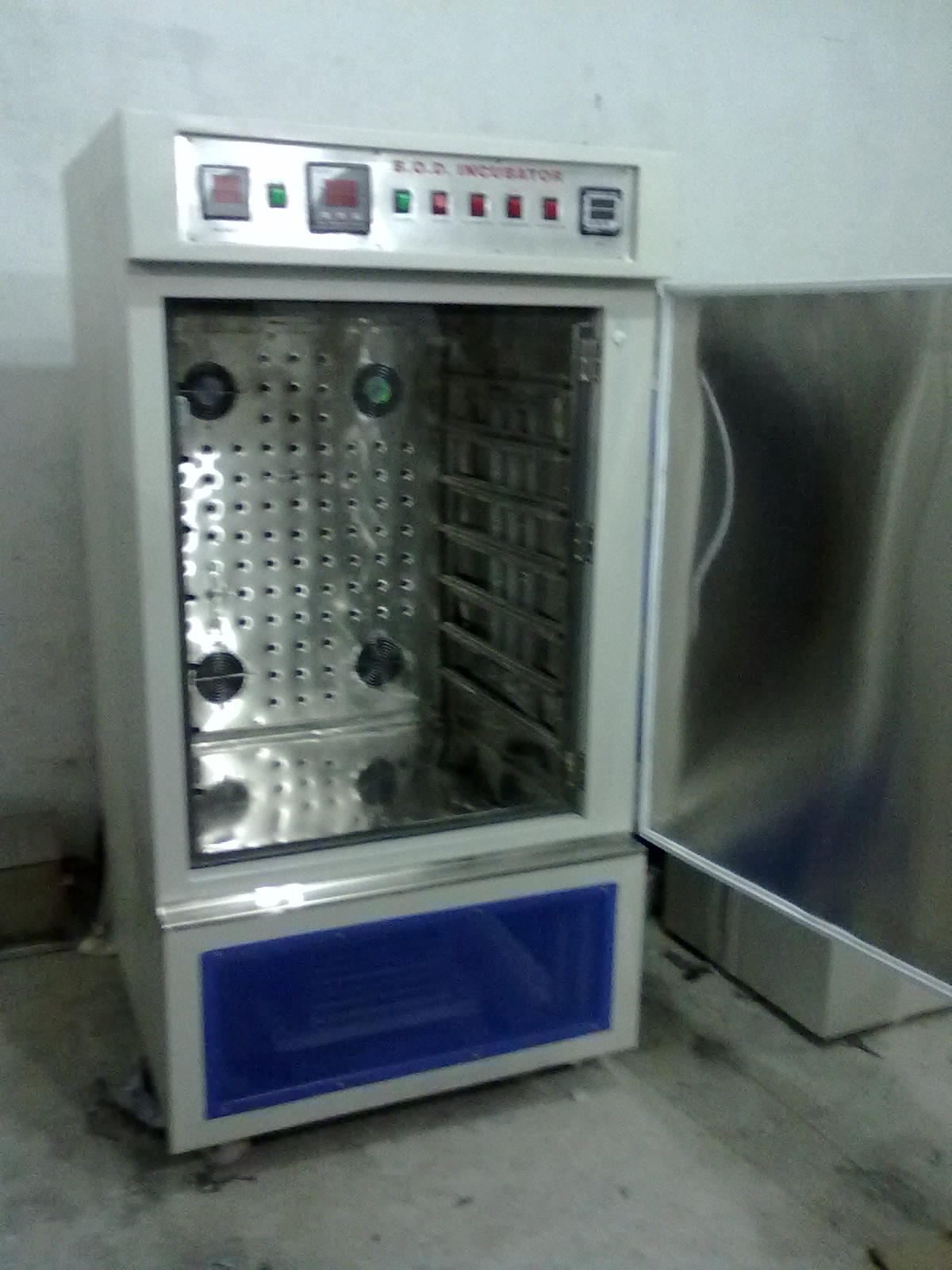 Laboratory Bod Incubator - Stainless Steel, 610x455x410 Mm, White Enamel Finish | Double Wall Design, Magnetic Door Seal, Temperature Range 5â°c To 50â°c