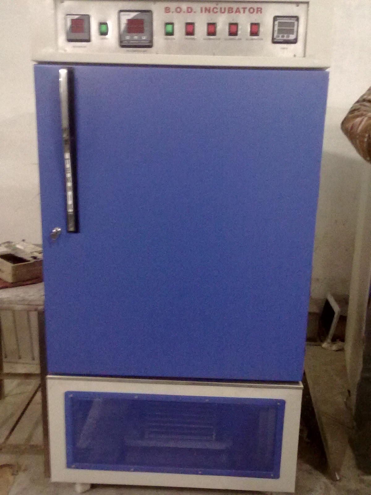 Laboratory Bod Incubator - Stainless Steel, 610x455x410 Mm, White Enamel Finish | Double Wall Design, Magnetic Door Seal, Temperature Range 5â°c To 50â°c