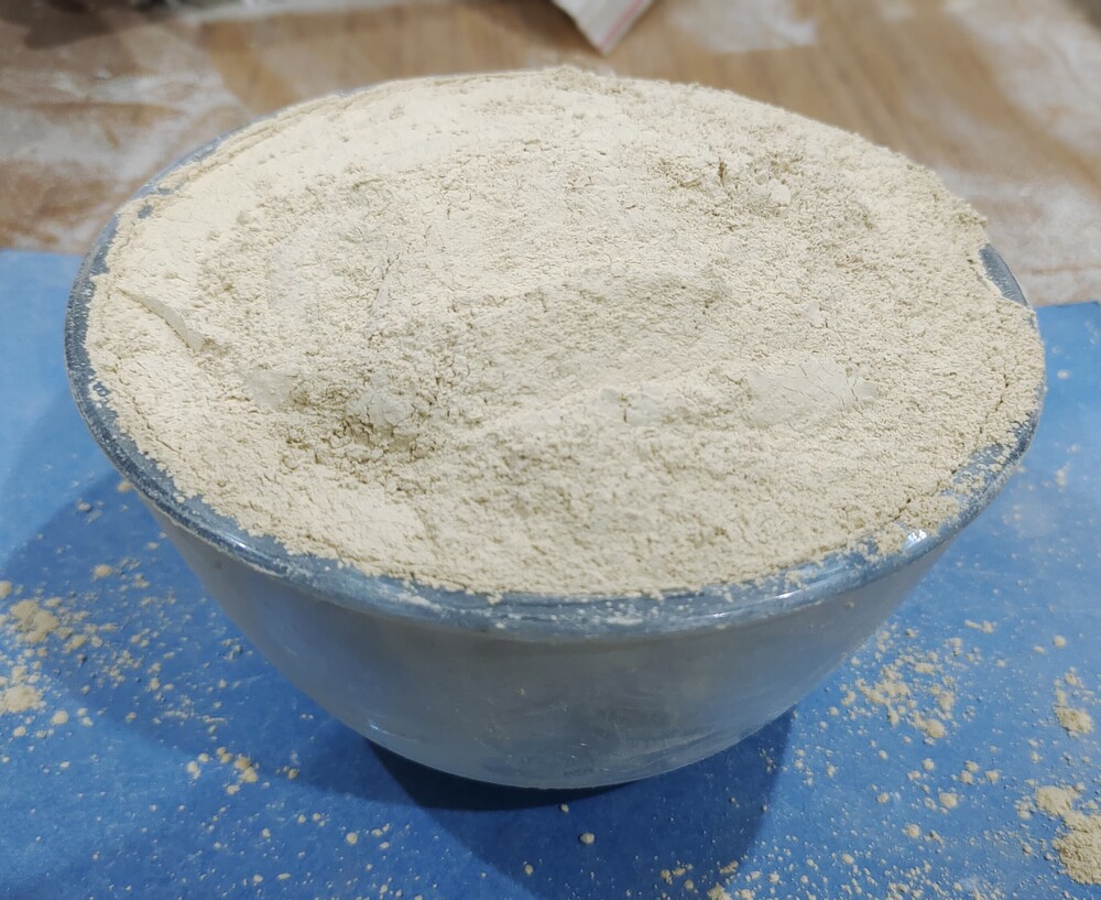 Soapstone Light Yellow - Size 200 & 300 Mesh, Mgo 26% Approx, Sio2 60% Approx, Color Yellow, High Strength, Reversible Dimensional Stability, Basic Refractory Applications