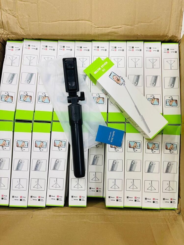 R1 Bluetooth Selfie Stick
