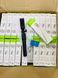 R1 Bluetooth Selfie Stick