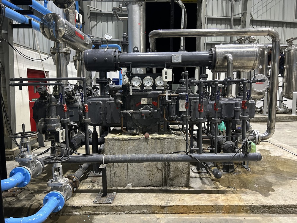 Co2 Compressor - Color: Black