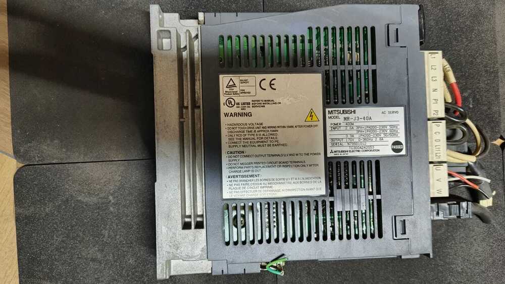 Mitsubishi Servo Drive - 400w Power, Rated Voltage 230v, Frequency 50hz | Gray Color, Industrial Application, 1 Year Warranty