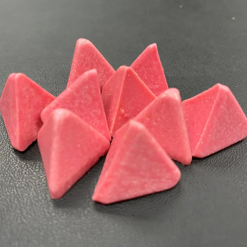Pink Plastic Polishing Media - High-Quality Plastic, 10mm Thick, Triangle Shape | Efficient Polishing and Grinding of Plastic Products