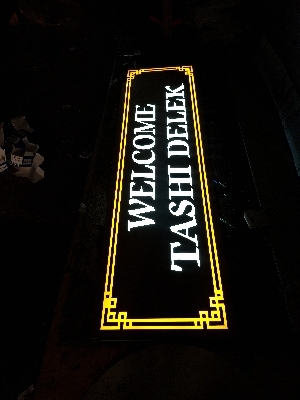 2D Acrylic Sign Board - Application: Advertising