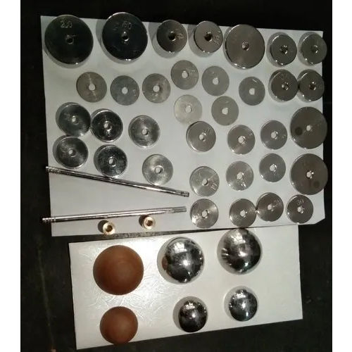 Set Of Weights For Dart Impact Tester - Color: Silver