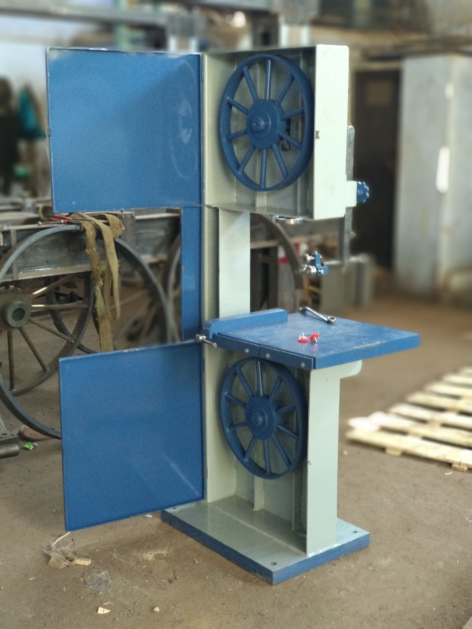 Mini Bandsaw Machine - Dimension (L*w*h): 2450 X 1550 X 1670 Nanometer (Nm)