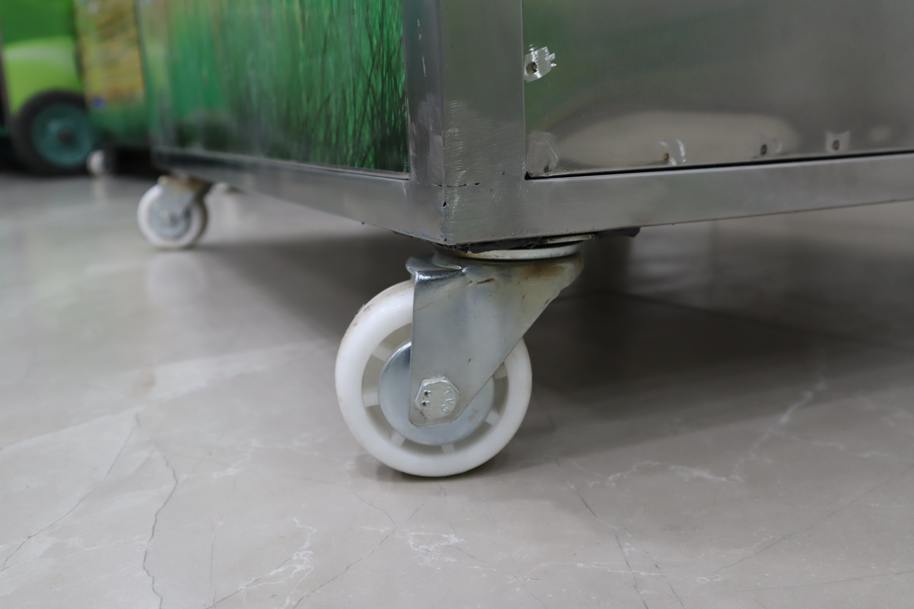 Compact Counter Online Cooling Sugarcane Machine - Feature: High Quality & Easy To Operate
