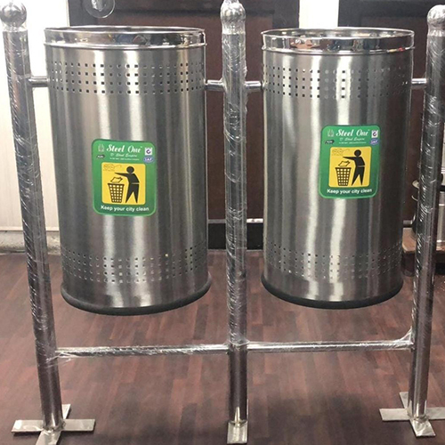 SS Road Side Dustbin With Stand