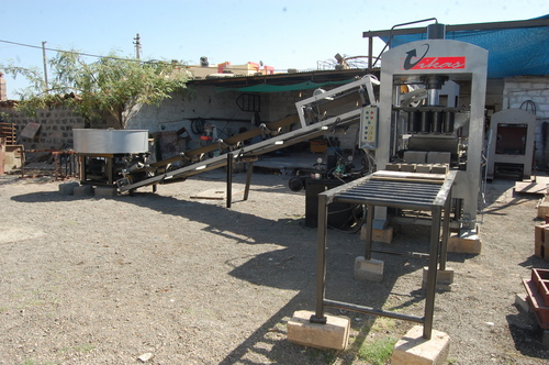 FLY ASH BRICKS MAKING MACHINE
