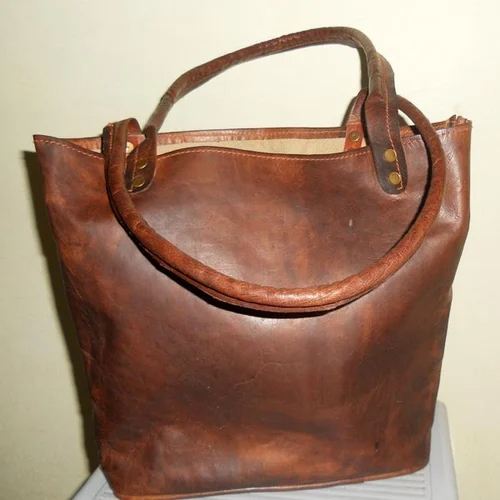 Fashionable Leather Handbag - Color: Brown