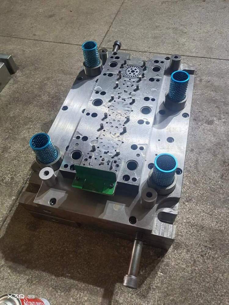 Custom High Precision Terminal Aluminum Progressive Stamping Die Mold Maker