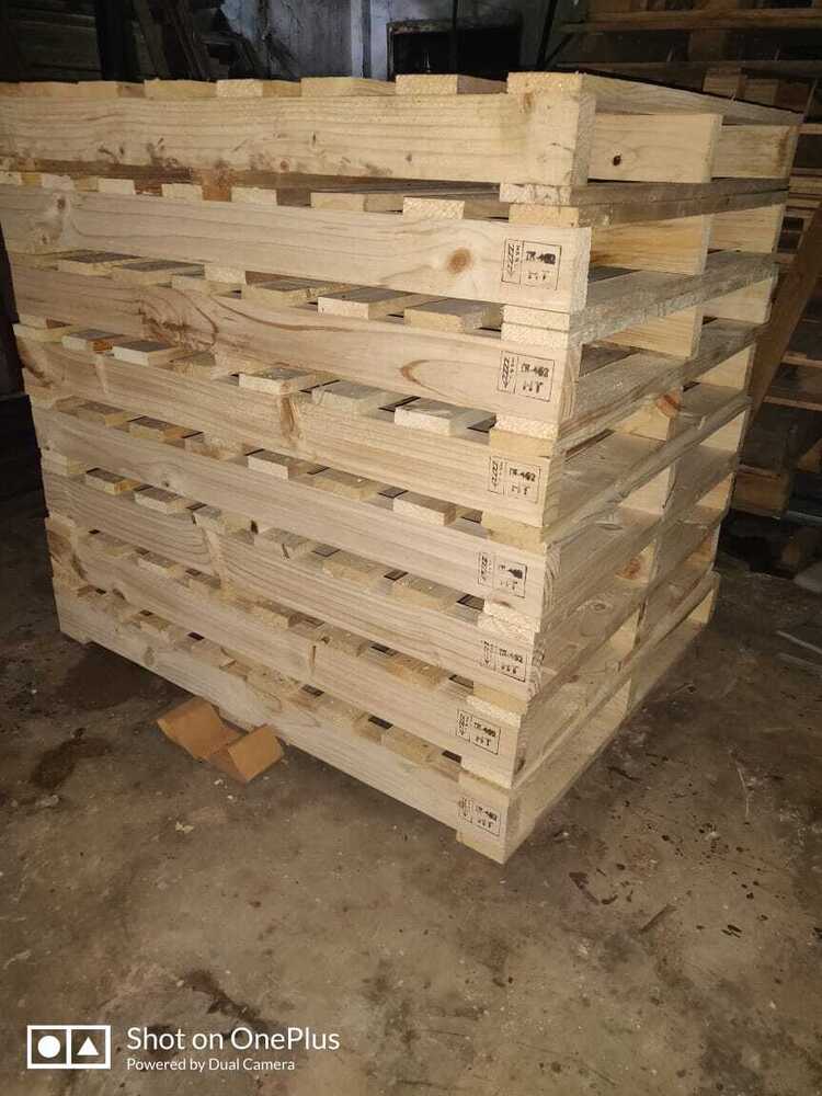 Export Pine Wood Pallets - 1200x750 Mm | Brown, 1000 Kg Load Capacity, Solid Box Style