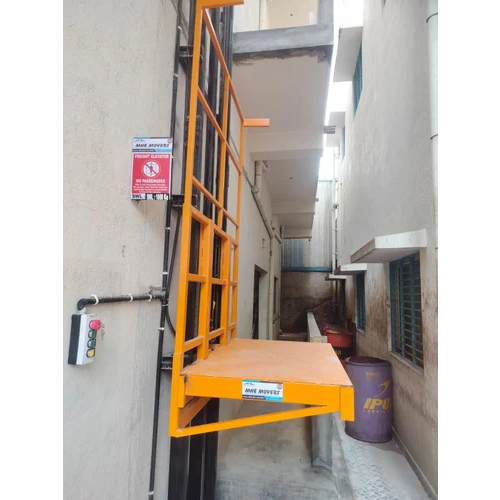 Open Platform Industrial Goods Lift - Load Capacity: 1-2 Tonne