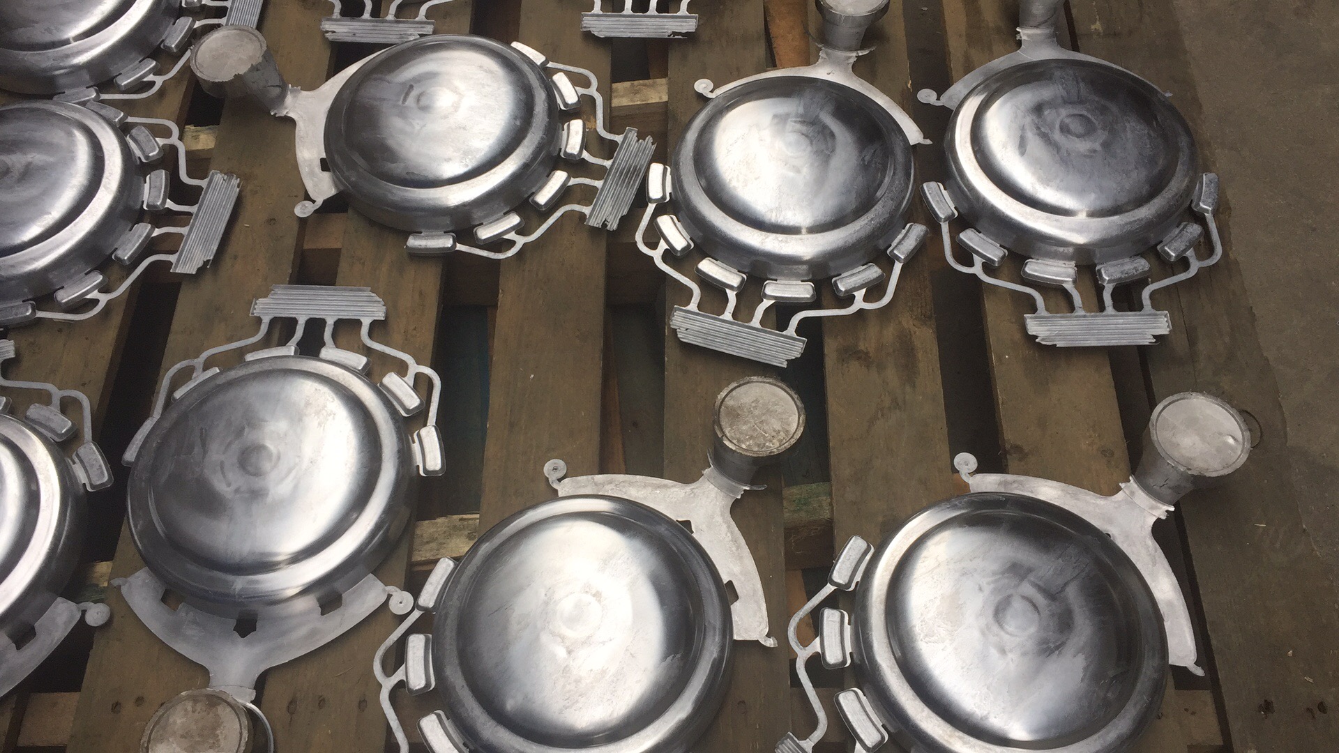 Ceiling Fan Cover Die Casting Machine - High Tensile Chrom Plated Tie Bar, Integrated Injection System , Double Proportional Valve Control