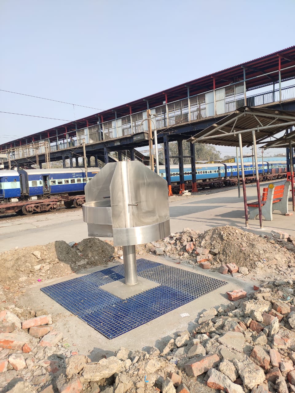 Railway Drinking Water Booth Steel - Color: Sliver