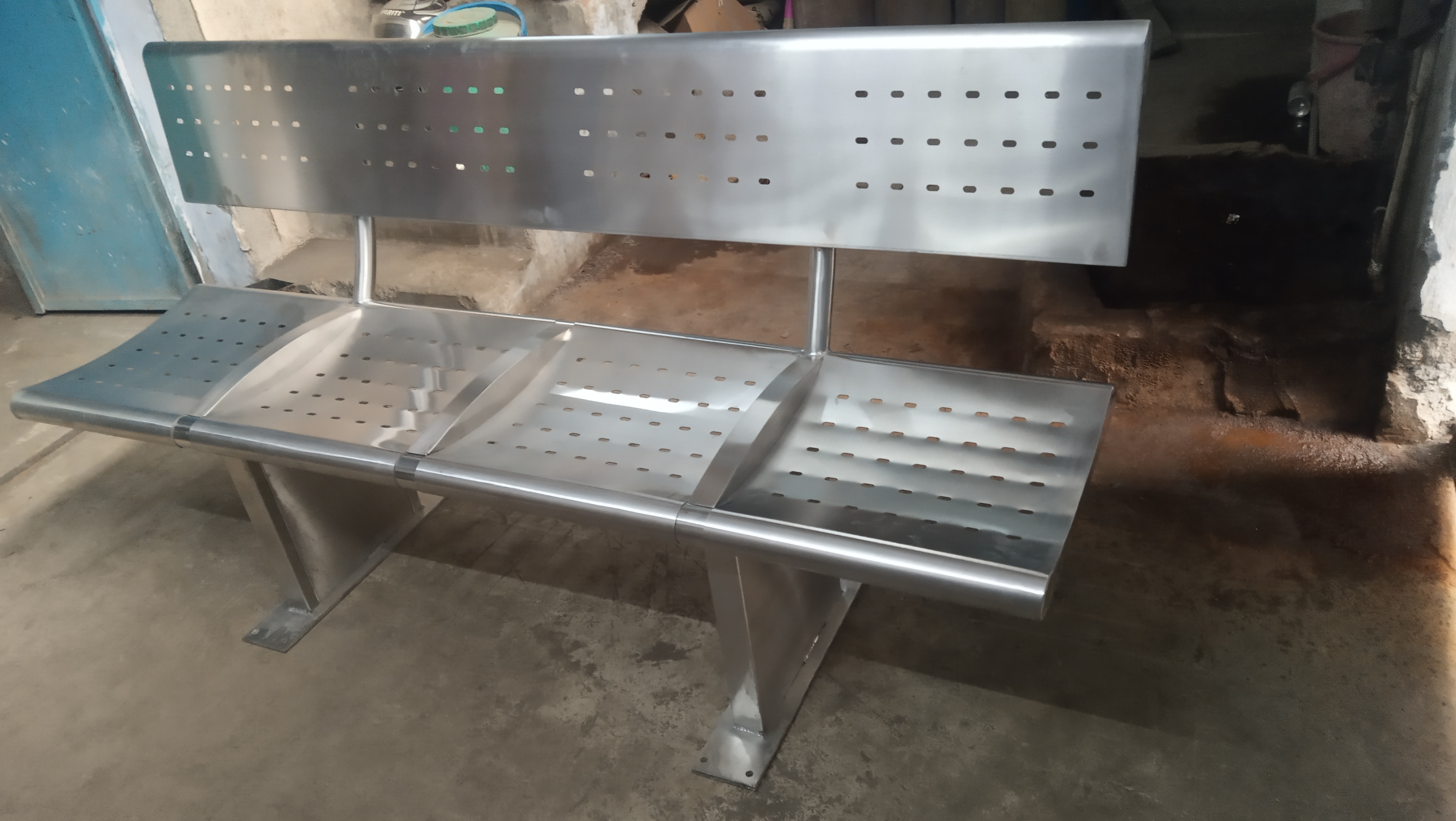 Four Seater Railway Benches - Brand Name: Adhishri Technologies