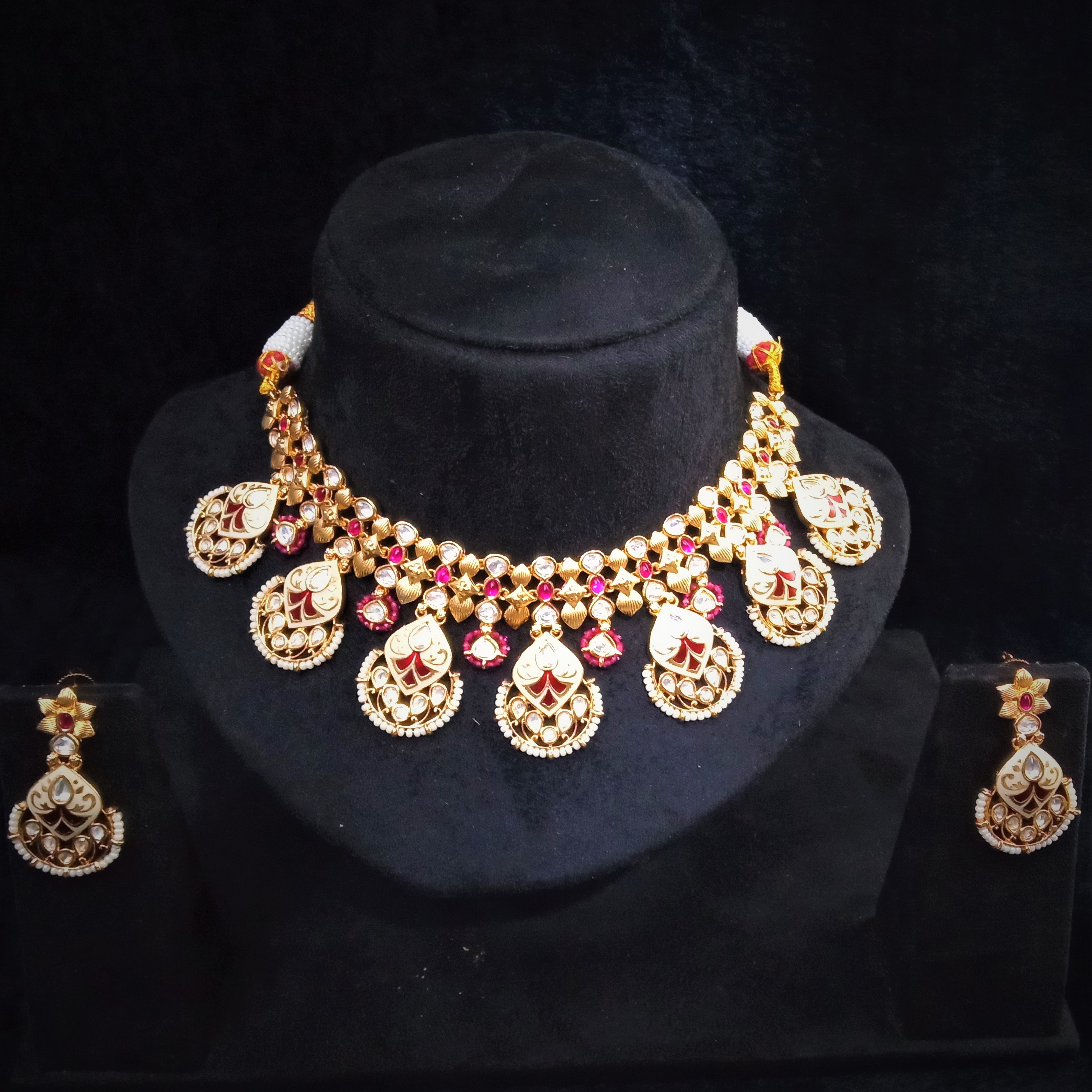 Kundan Necklace Set - Earrings Type: Stud Earrings