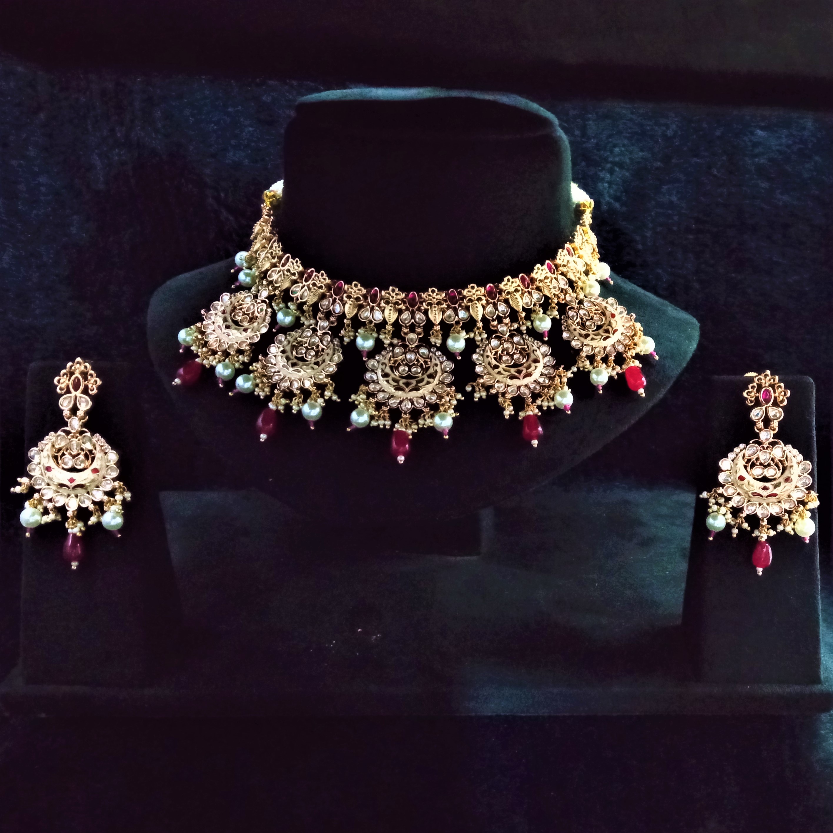 Kundan Necklace Set - Earrings Type: Stud Earrings