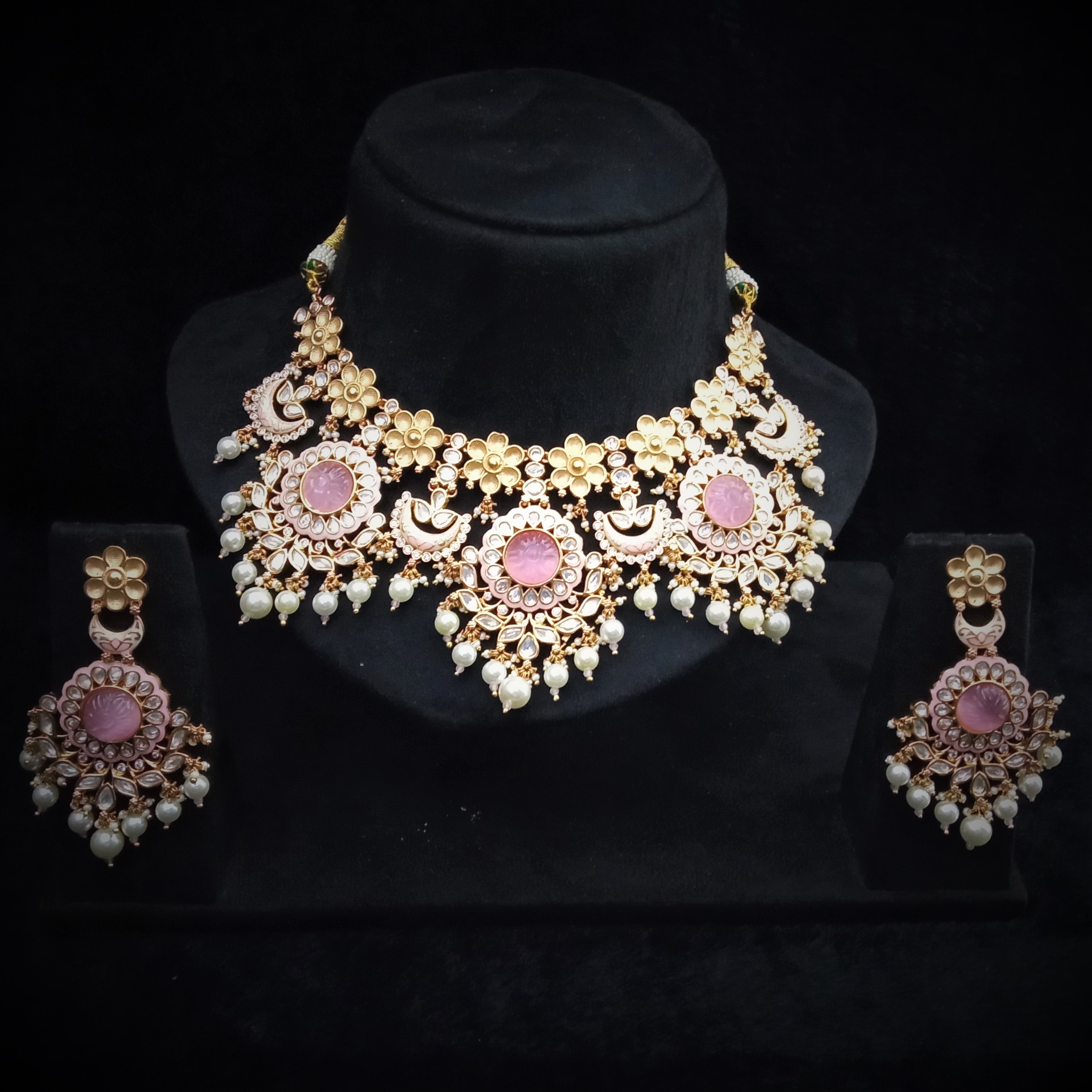 Kundan Necklace Set - Earrings Type: Stud Earrings