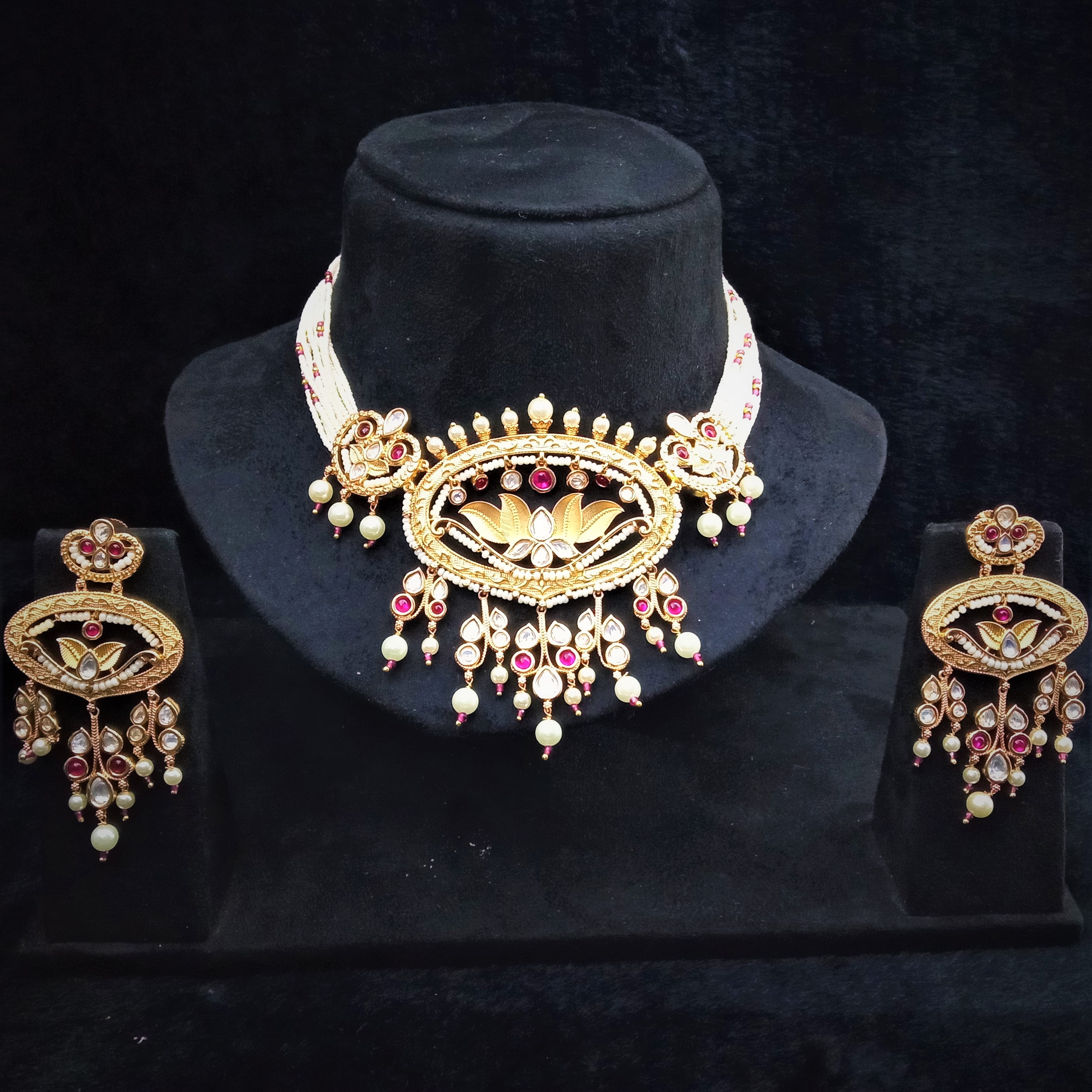 Kundan Necklace Set - Earrings Type: Stud Earrings