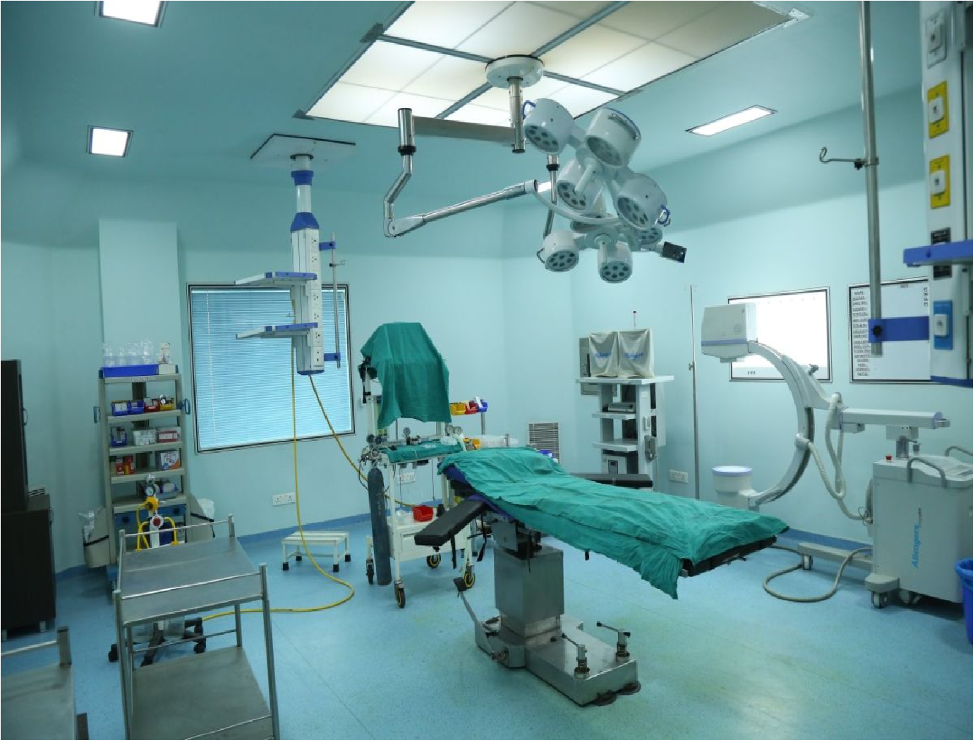 Modular Ot - Hpl, Ppgi And Ss Fabrication | 2200mm Dimensions, Milky White And Blue Color Options