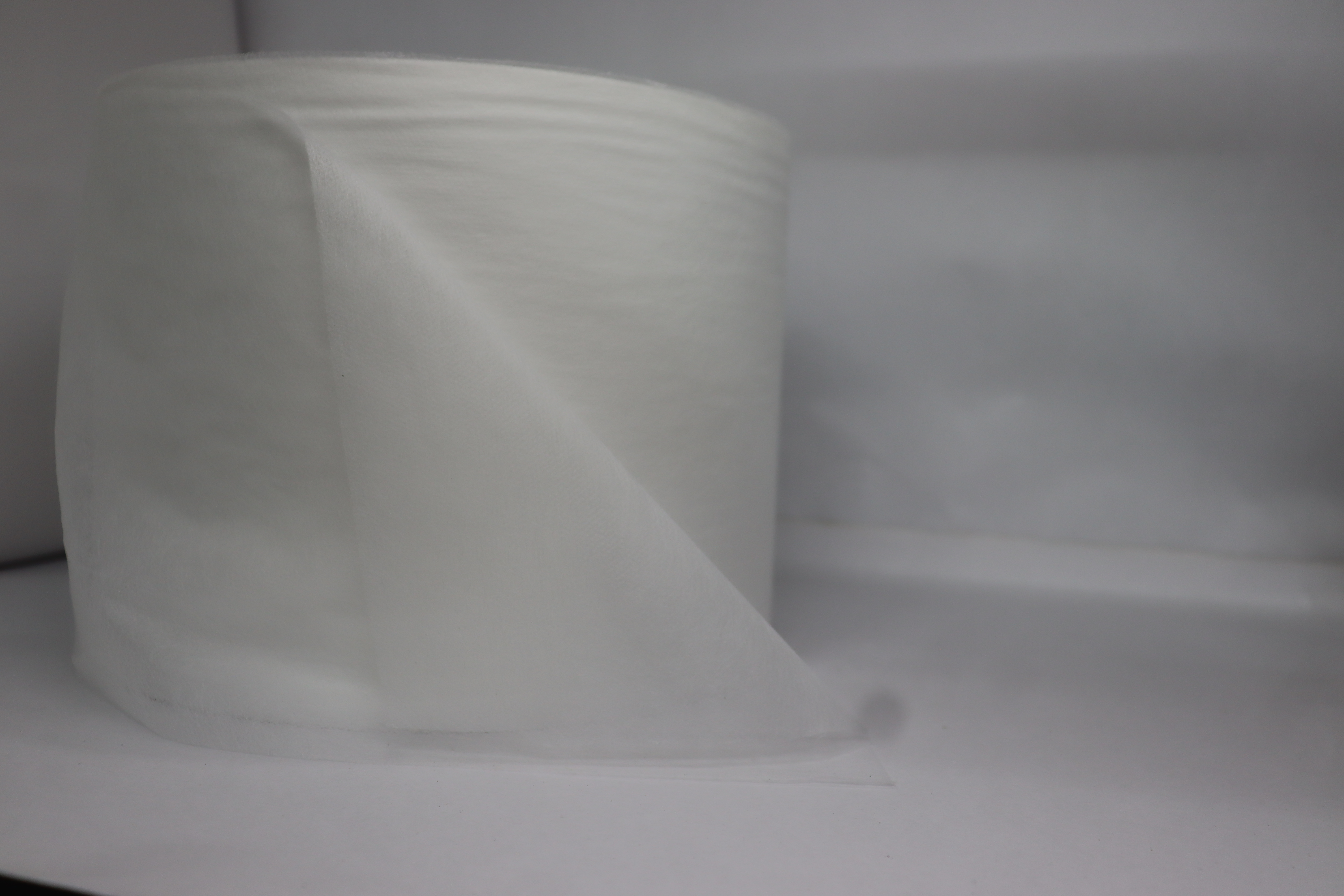 HYDROPHOBIC NONWOVEN