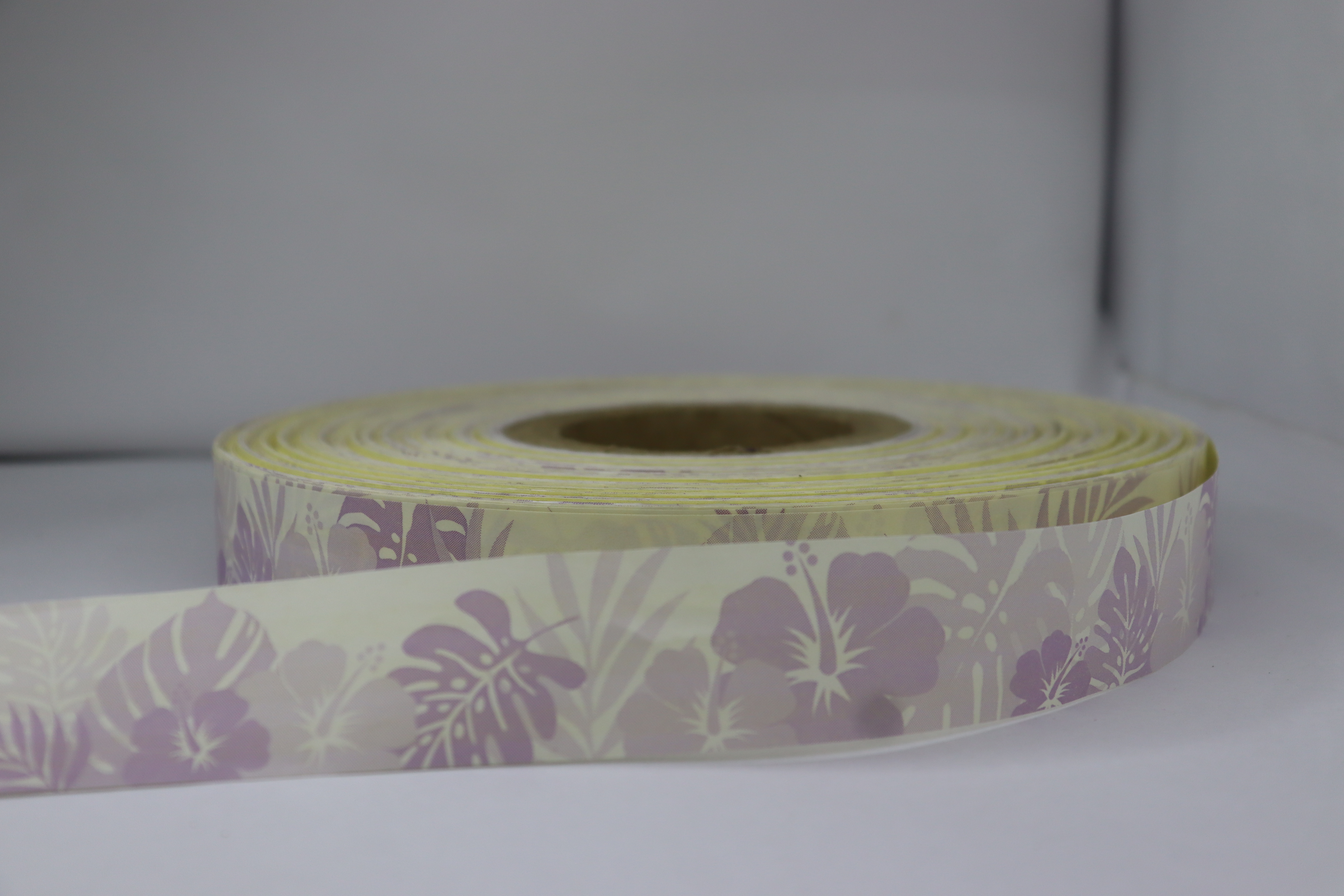 Release Paper Zig Zag Line Gum Adhisive