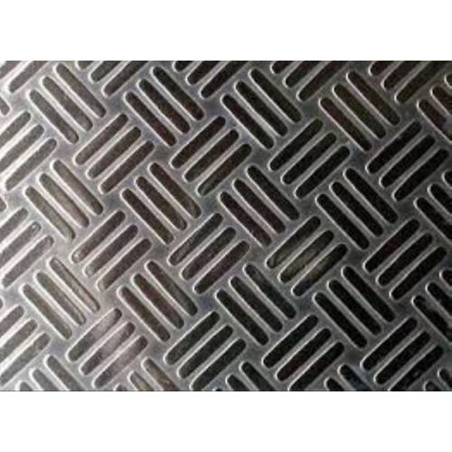 Aluminum Checkered Plate - 1000/1500/1800/2000 mm Width, 5 mm Thickness, Silver Color, Polished Finish, Versatile Construction Material