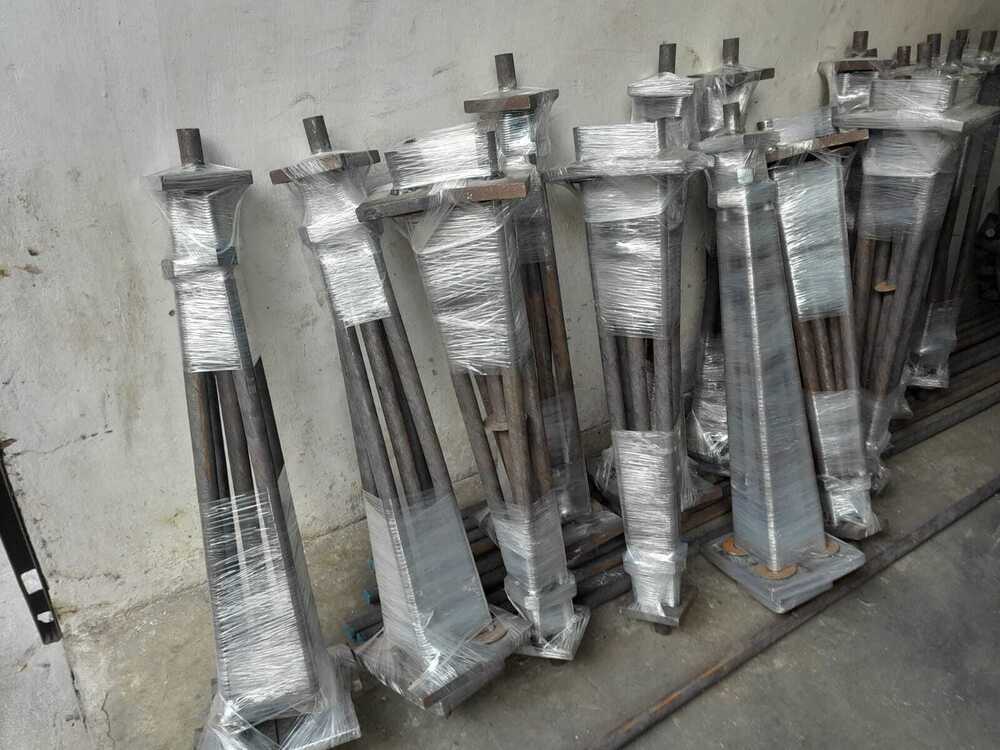 Stainless Steel Stud Bolts Manufacturer - Color: Silver